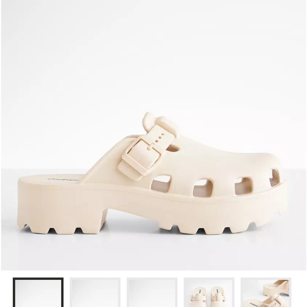 Chunky Cream Clogs